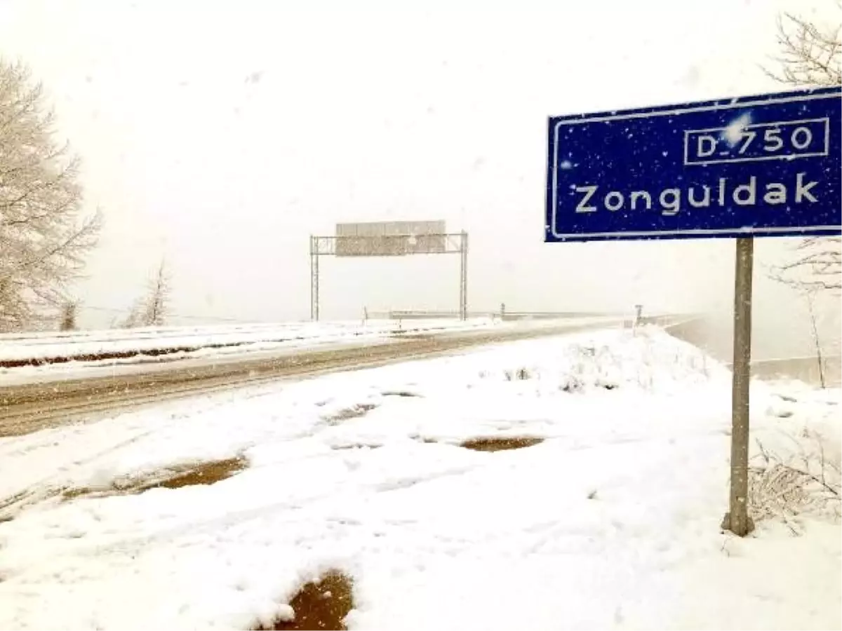 Zonguldak\'ta kar sürücülere zor anlar yaşattı