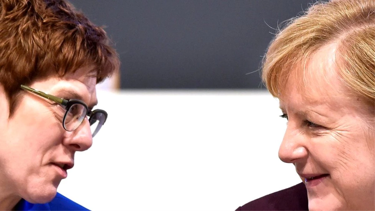 Annegret Kramp-Karrenbauer - Almanya\'da Merkel\'in halefi istifa etti