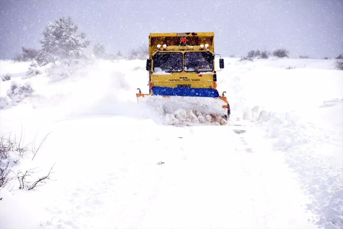 Bolu, Karabük, Sakarya ve Zonguldak\'ta 94 köy yolu ulaşıma kapalı