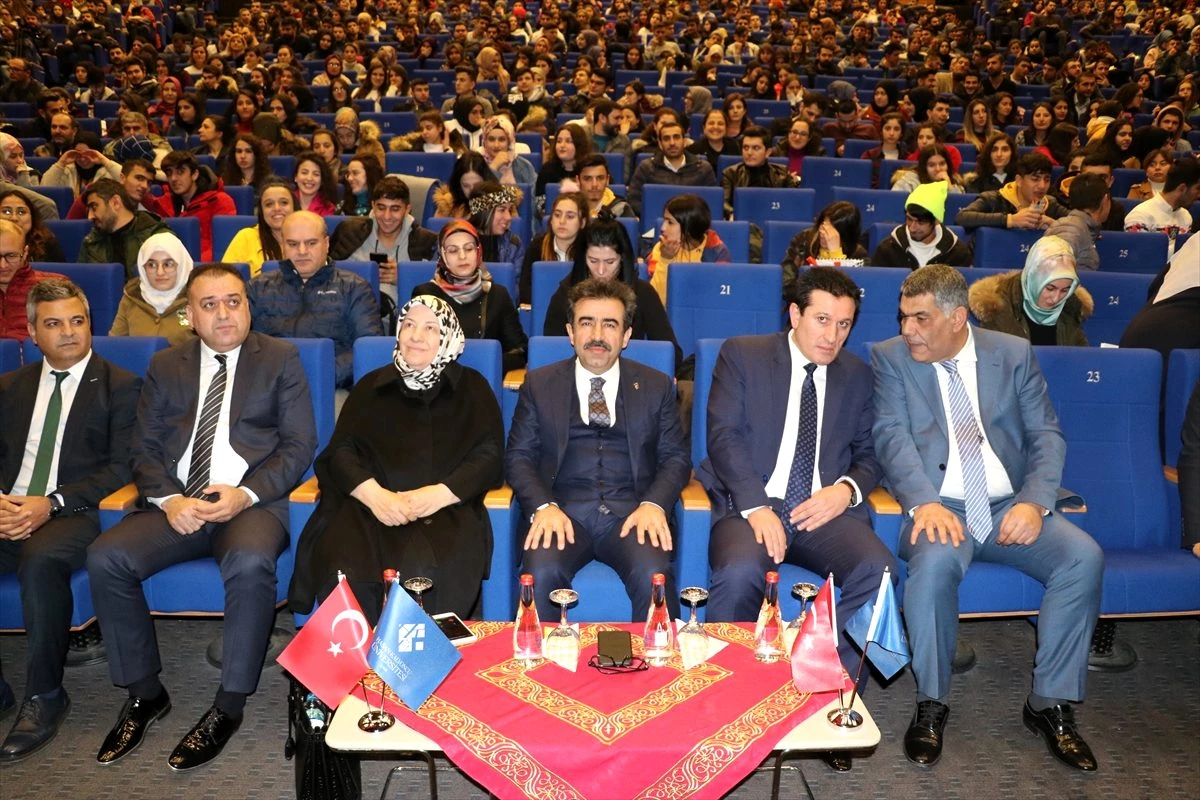 Diyarbakır\'da üniversiteye hazırlanan öğrenciler için konferans