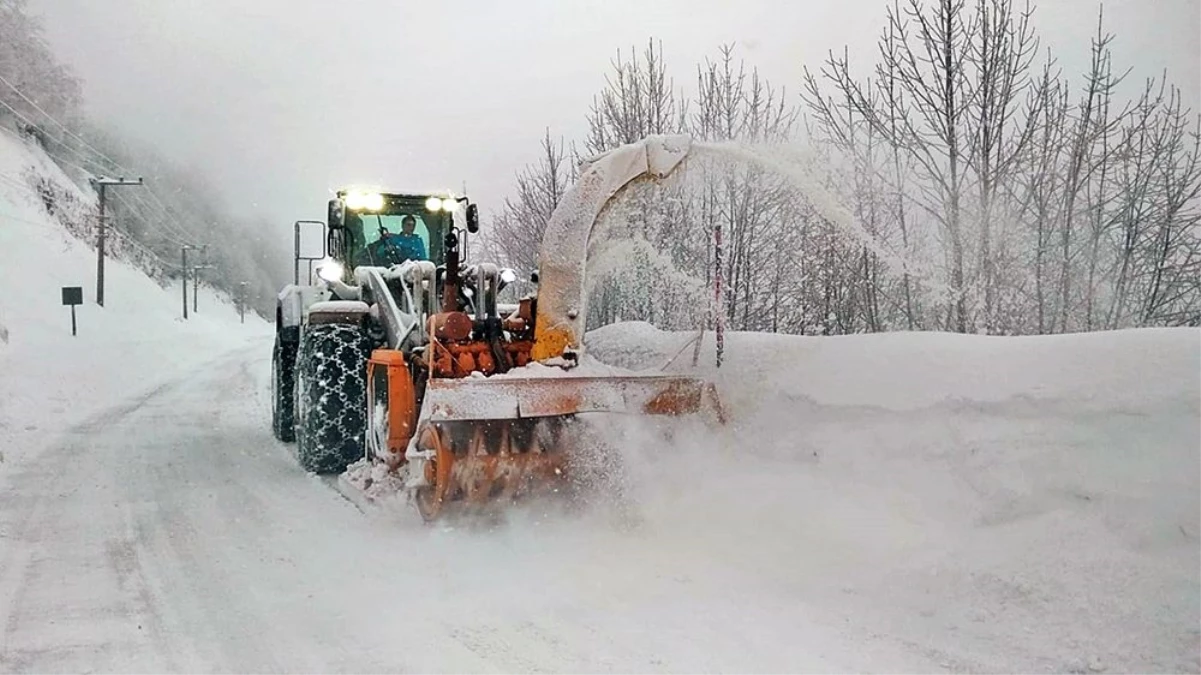 Erzincan\'da kar ve tipiden 75 köy yolu ulaşıma kapalı