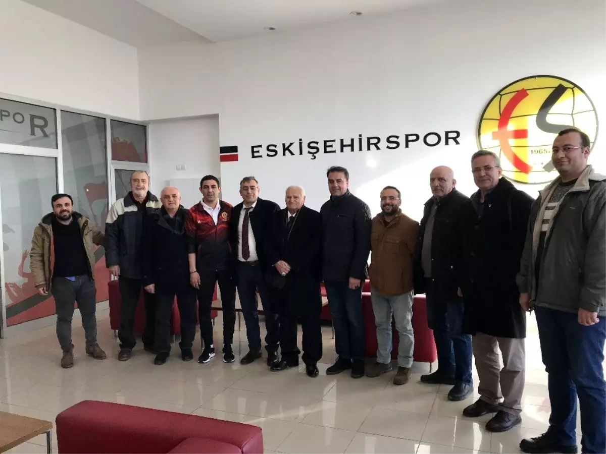 Eskişehir Siirtliler Vakfı\'ndan Teknik Direktör Özer\'e ziyaret