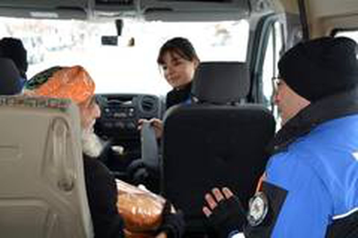 Hakkari polisi engelli Gülsüm\'ü sevindirdi