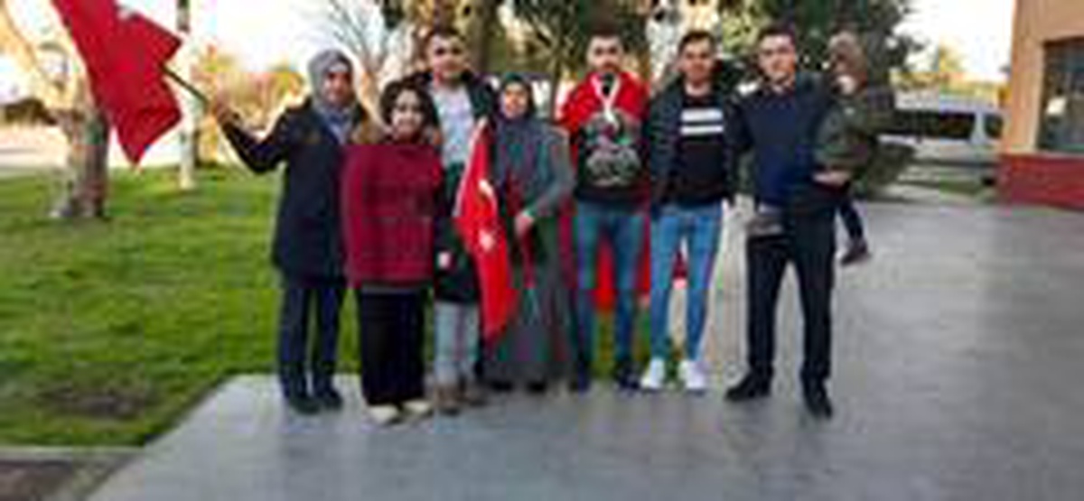 İki oğlunu aynı gün askere gönderdi
