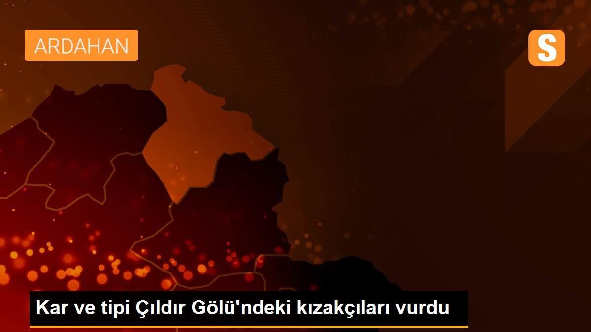 Kar ve tipi Çıldır Gölü\'ndeki kızakçıları vurdu