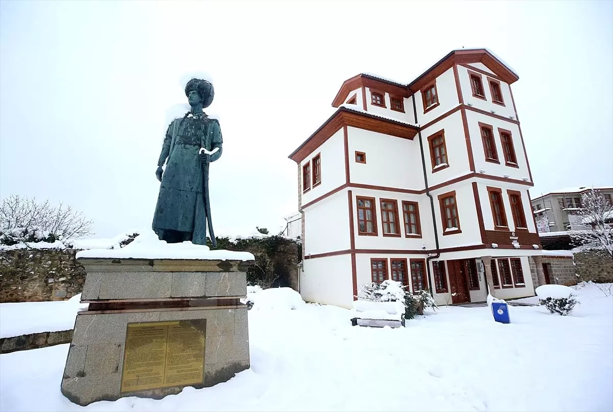 Karadeniz\'de kar yaşamı olumsuz etkiliyor