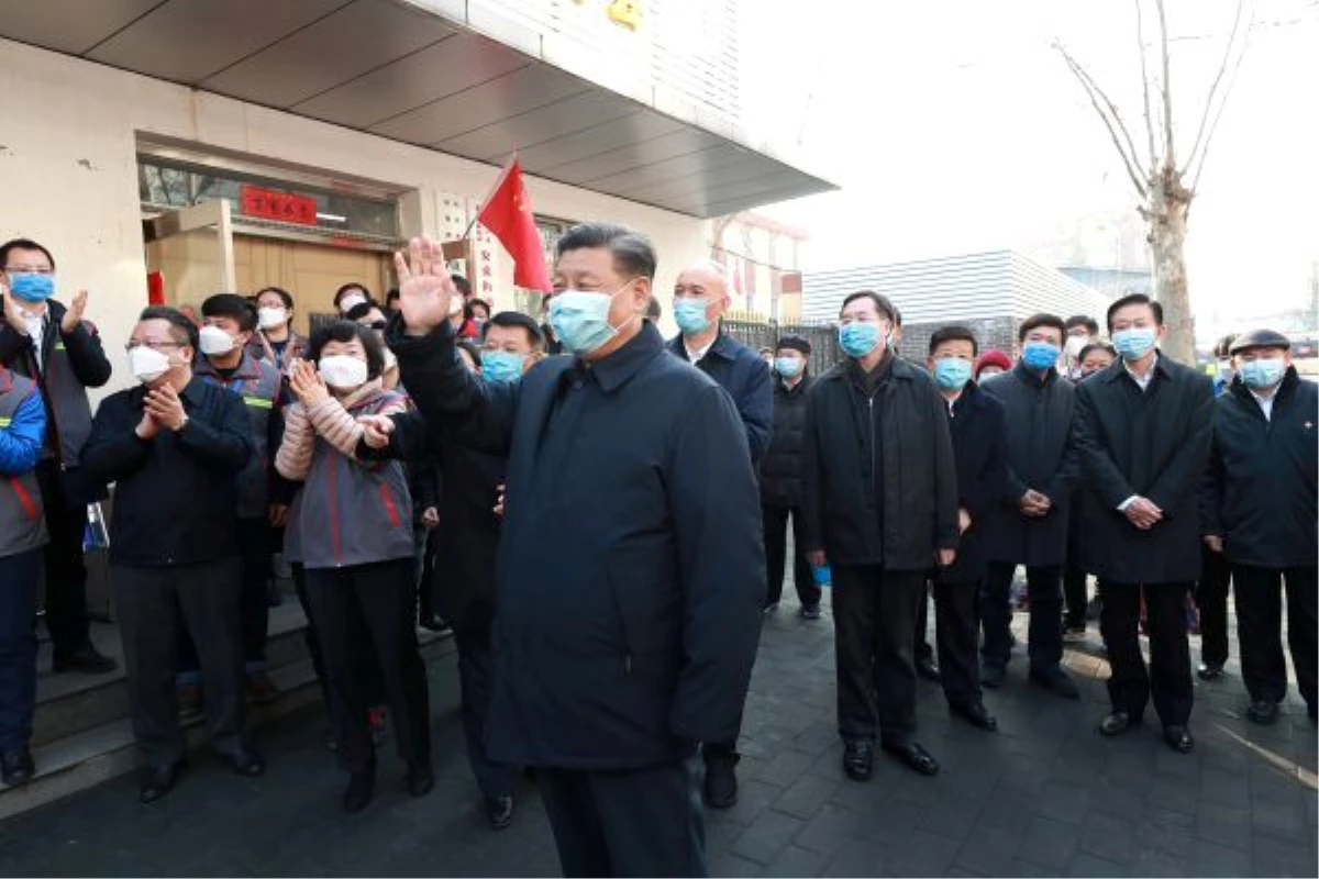 Koronavirüse savaş açan Çin Devlet Başkanı Şi Chimping, maske takıp sokağa indi