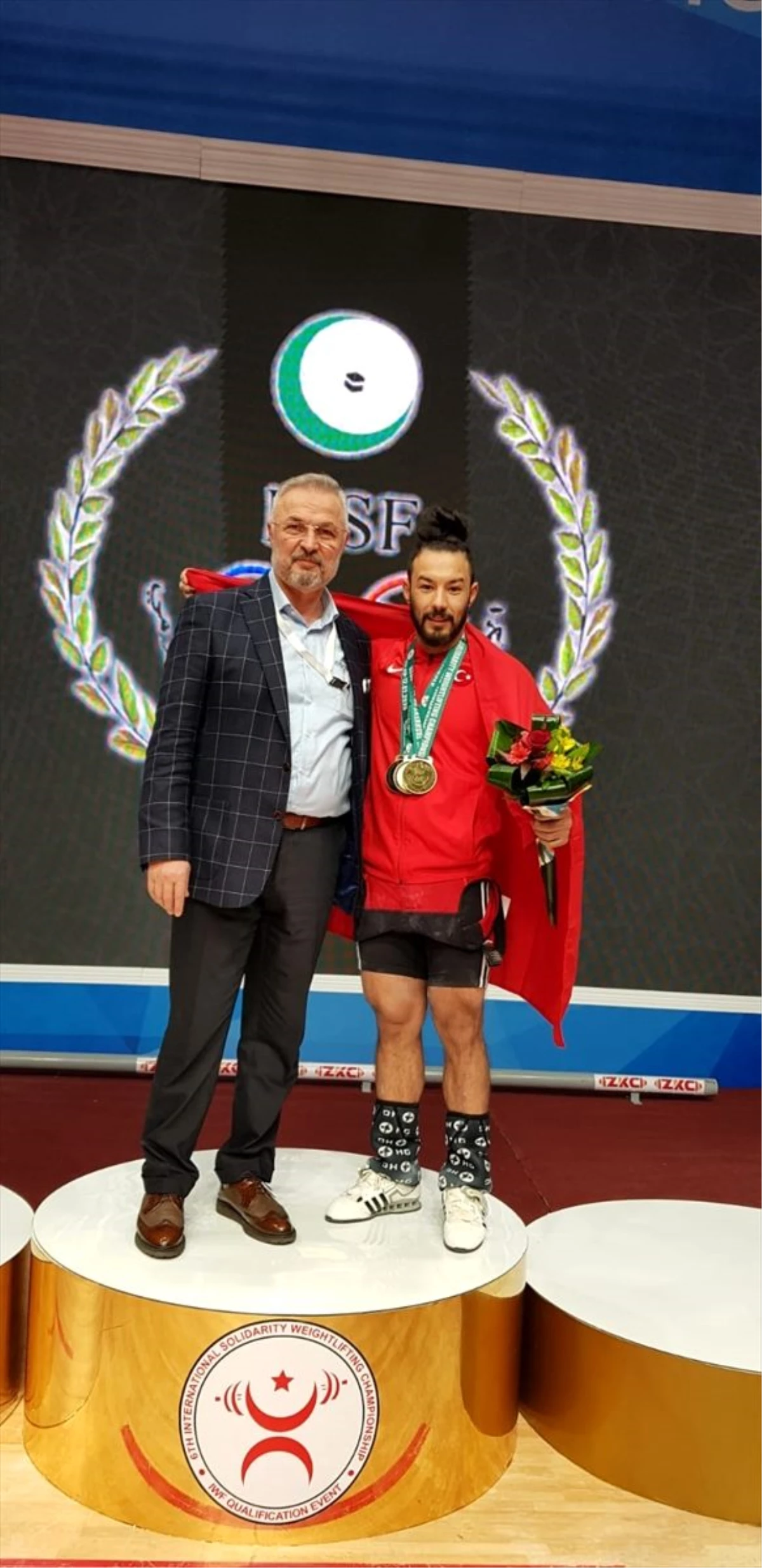 Milli halterci Daniyar İsmayilov, Özbekistan\'da 3 altın madalya kazandı