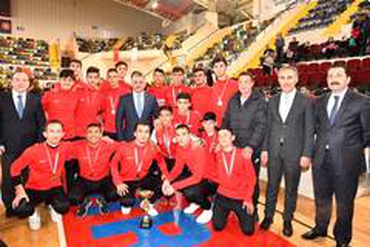 Okul sporlarında ödüller sahiplerini buldu