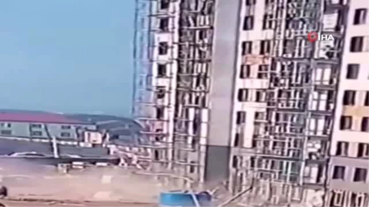 Rusya\'da 2 inşaat işçisi iskele çökünce 9\'uncu kattan yere çakıldı