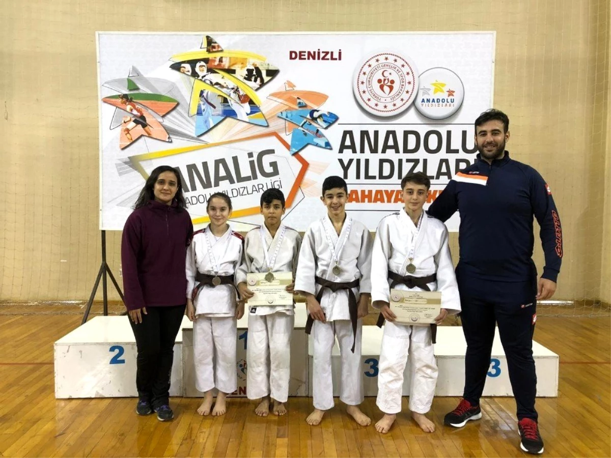 Salihlili judocular, Denizli\'de 5 altın madalya kazandı