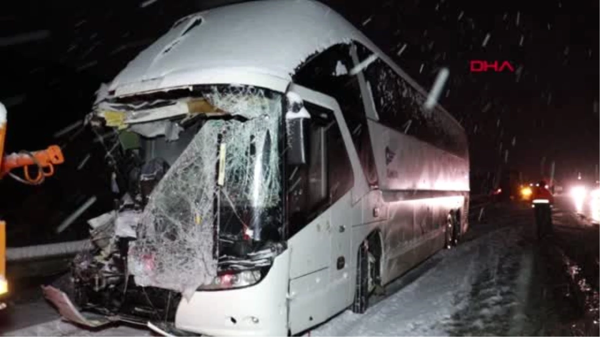 Samsun yolcu otobüsü çekiciye çarptı 1 ölü, 1 yaralı