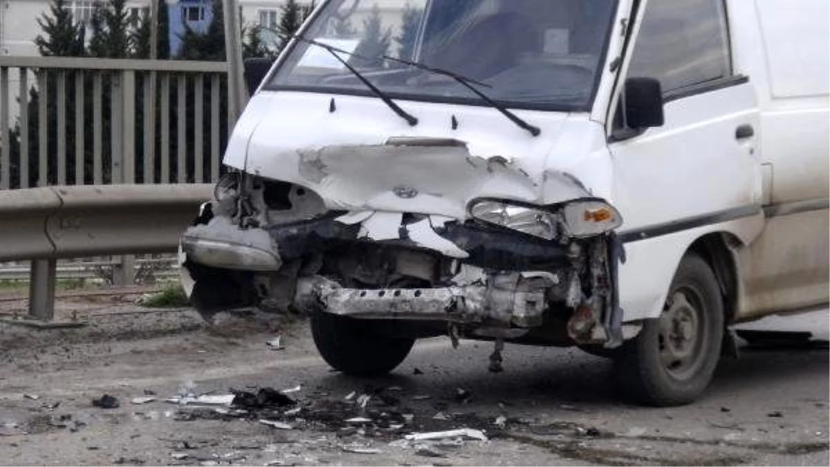 Silivri\'de trafik kazası: 3 yaralı