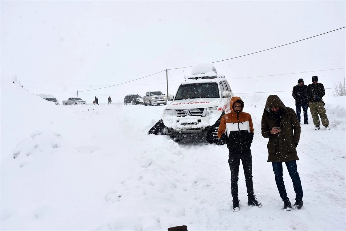Şırnak\'ta yolda mahsur kalan 75 kişi kurtarıldı