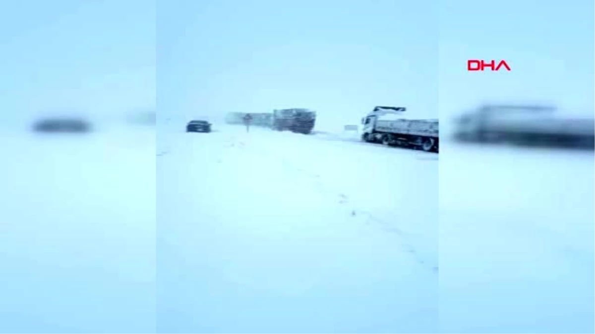 Şırnak uluslararası ipek yolu kardan kapandı, sürücüler mahsur kaldı