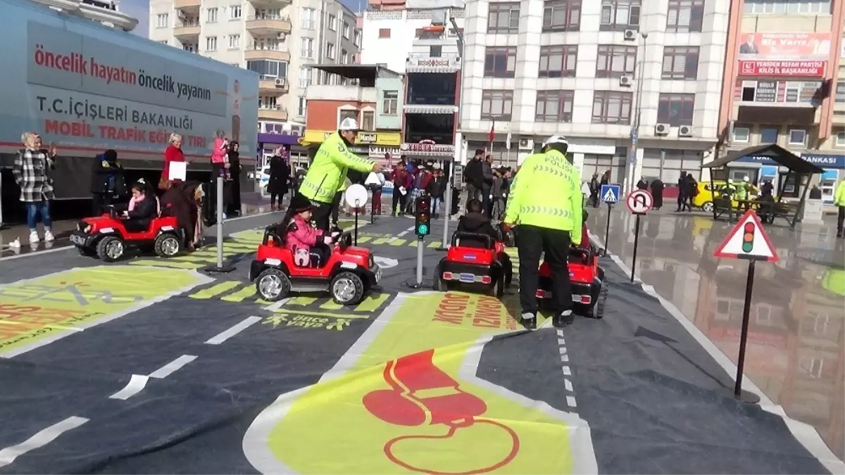 Türk ve Suriyeli çocuklara uygulamalı trafik eğitimi