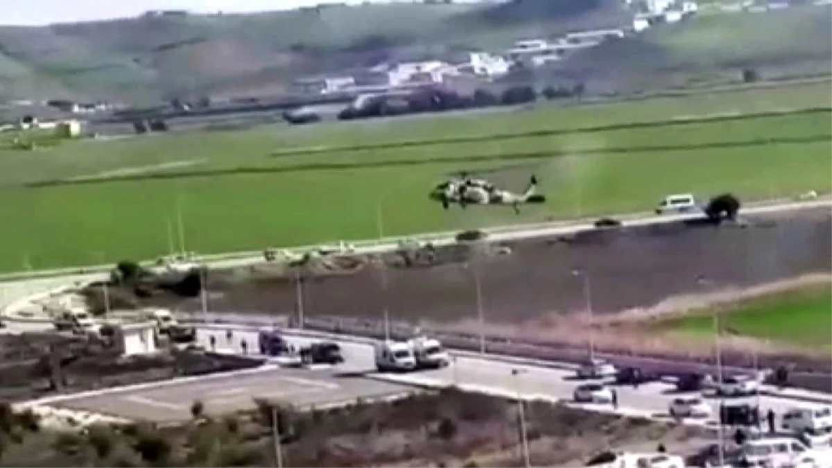Yaralı askerler helikopterle getirildi