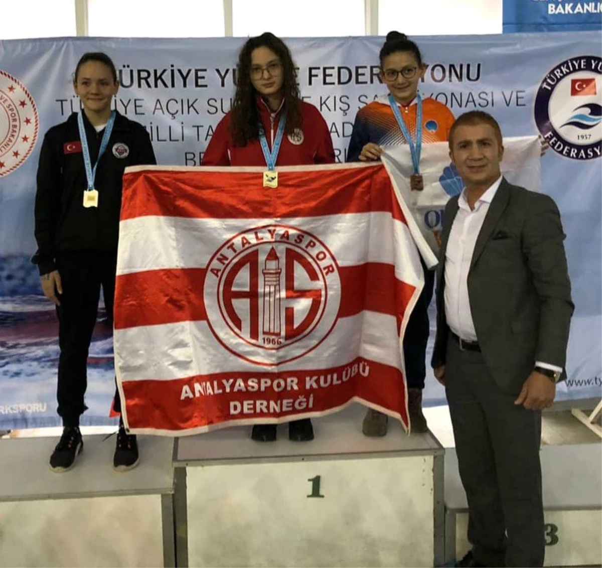 Antalya\'dan 18 yüzücü milli takımda