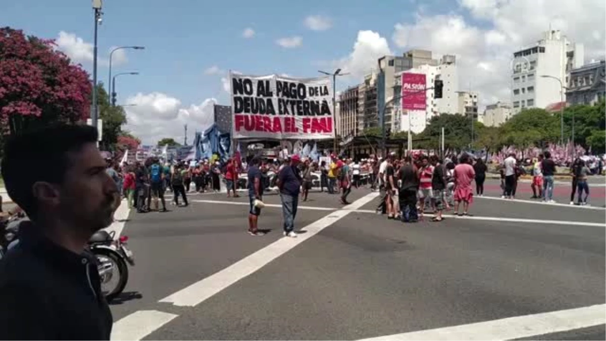 Arjantin\'de IMF ve hükümet karşıtı protesto
