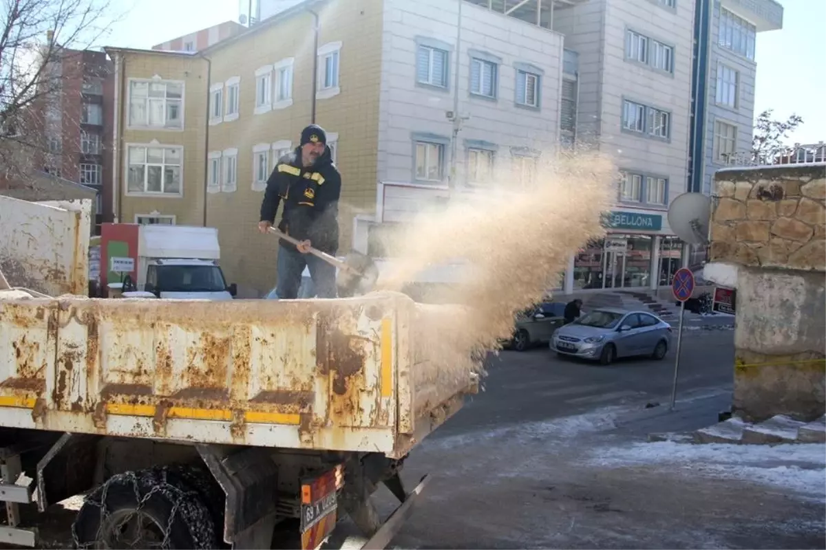 Bayburt Belediyesi\'nden tuzlama çalışması