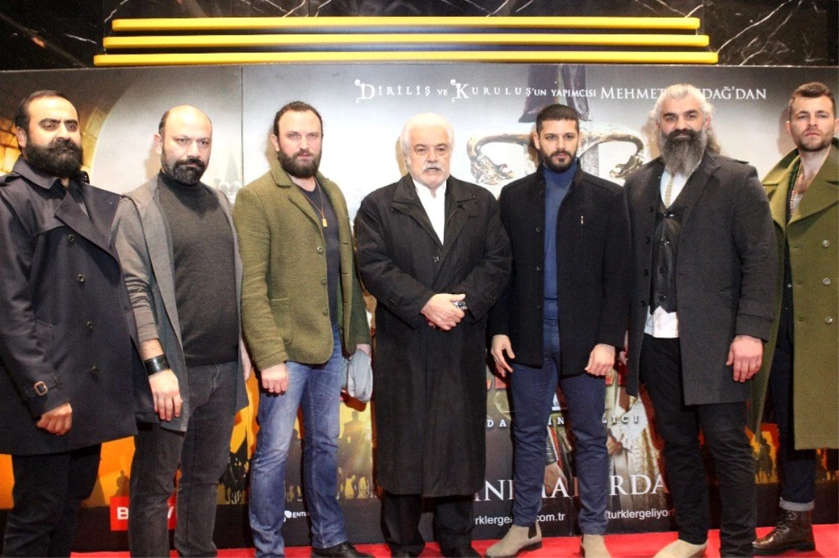 Beyoğlu\'na özel "Türkler Geliyor: Adaletin Kılıcı" filmi gösterimine yoğun ilgi