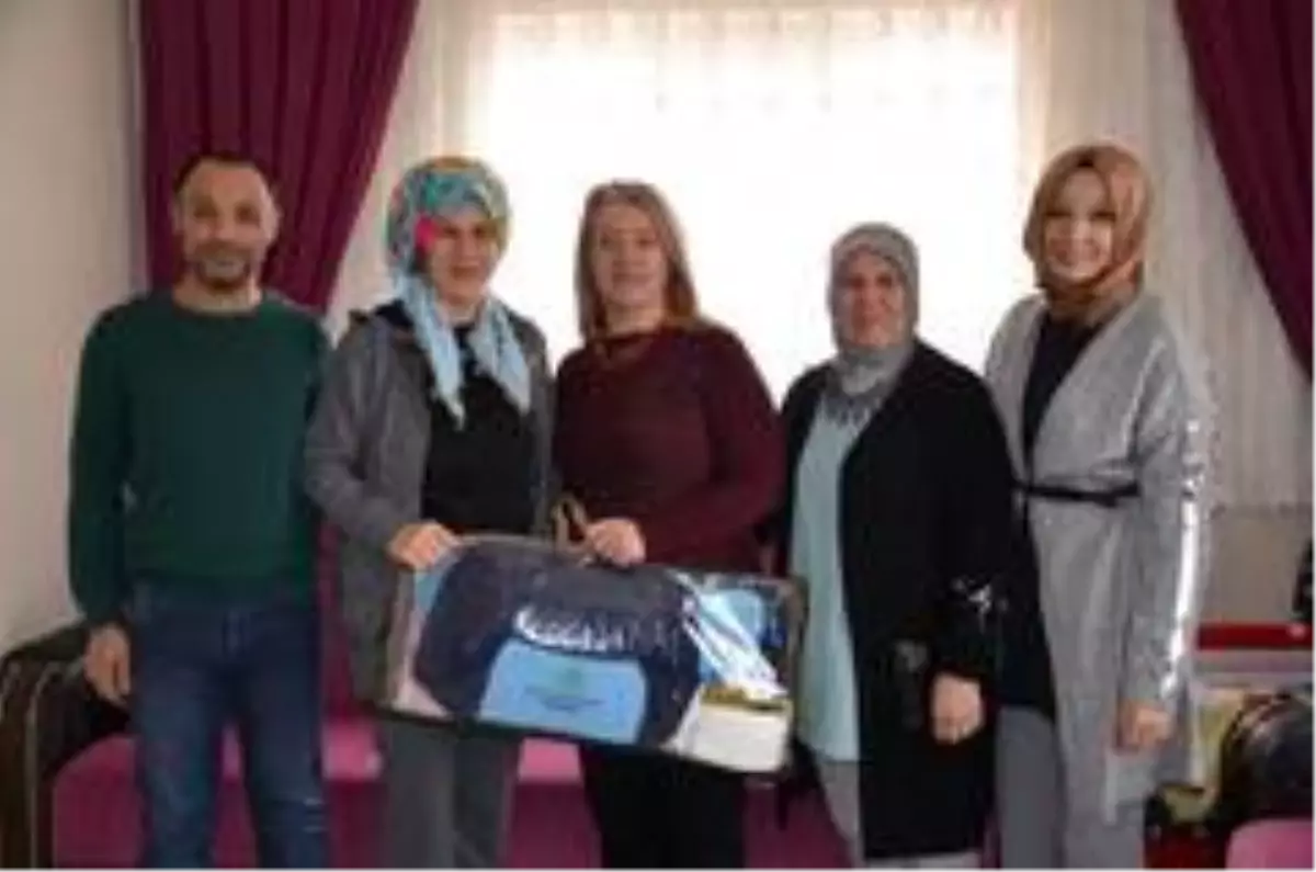 Demirci\'de yeni doğan bebek seti kampanyası