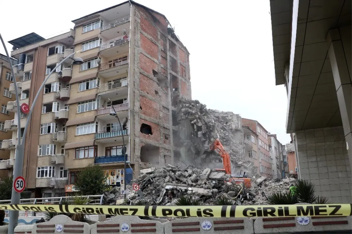 Deprem bölgesinde hırsızlık yapan 5 şüpheli tutuklandı