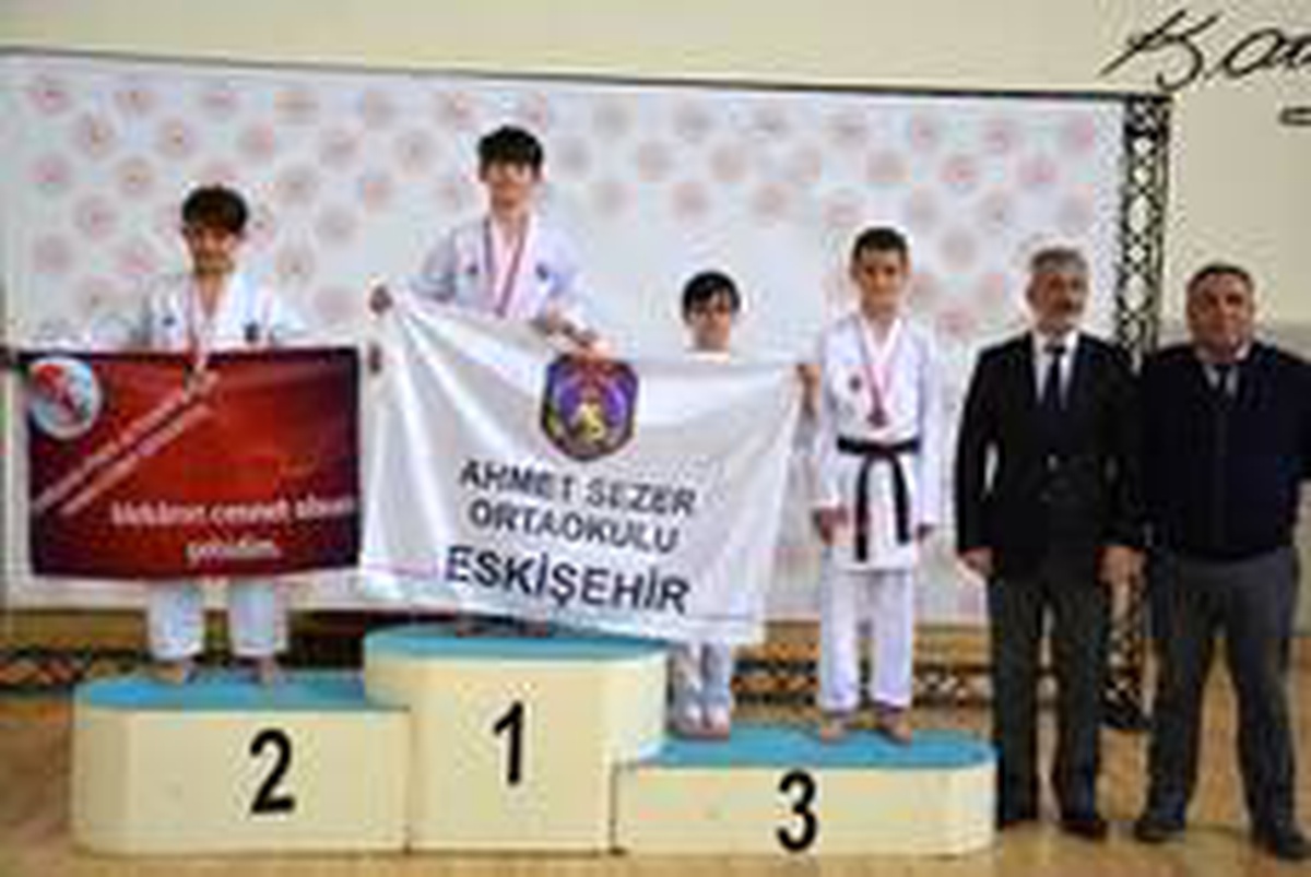 Genç sporcudan anlamlı pankart