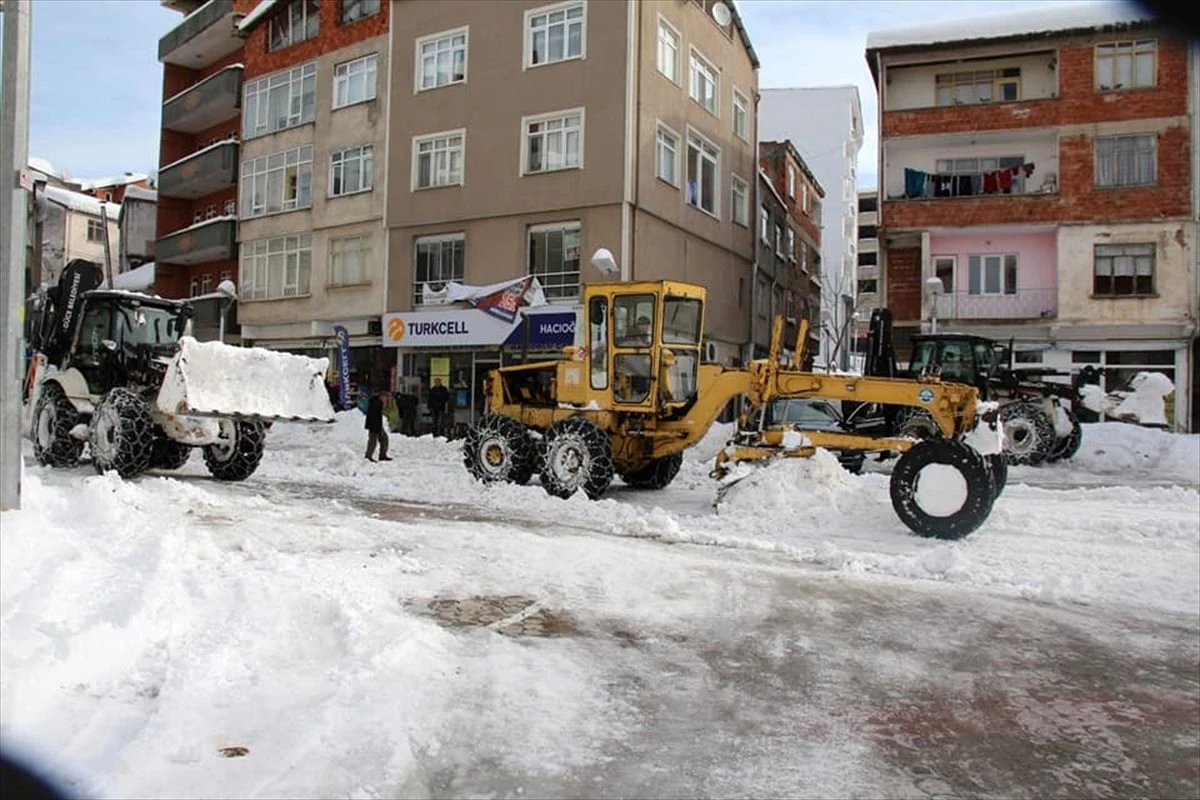 Güce Belediyesinin karla mücadele çalışmaları