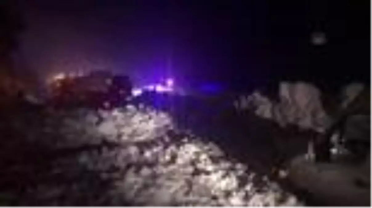 Gümüşhane-Trabzon kara yolu Zigana Dağı mevkisinde çığ düştü (3)