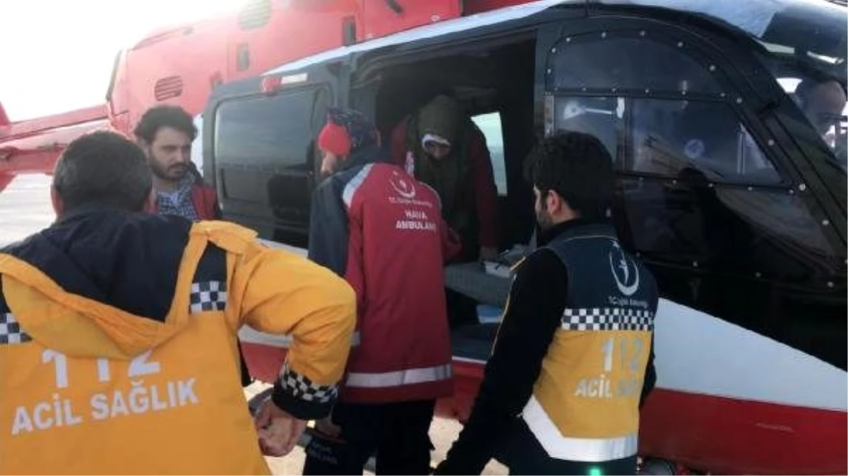 Hamile kadın helikopter ambulansla hastaneye götürüldü