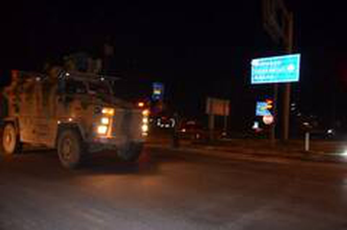 Hatay sınırına askeri araç sevkiyatı