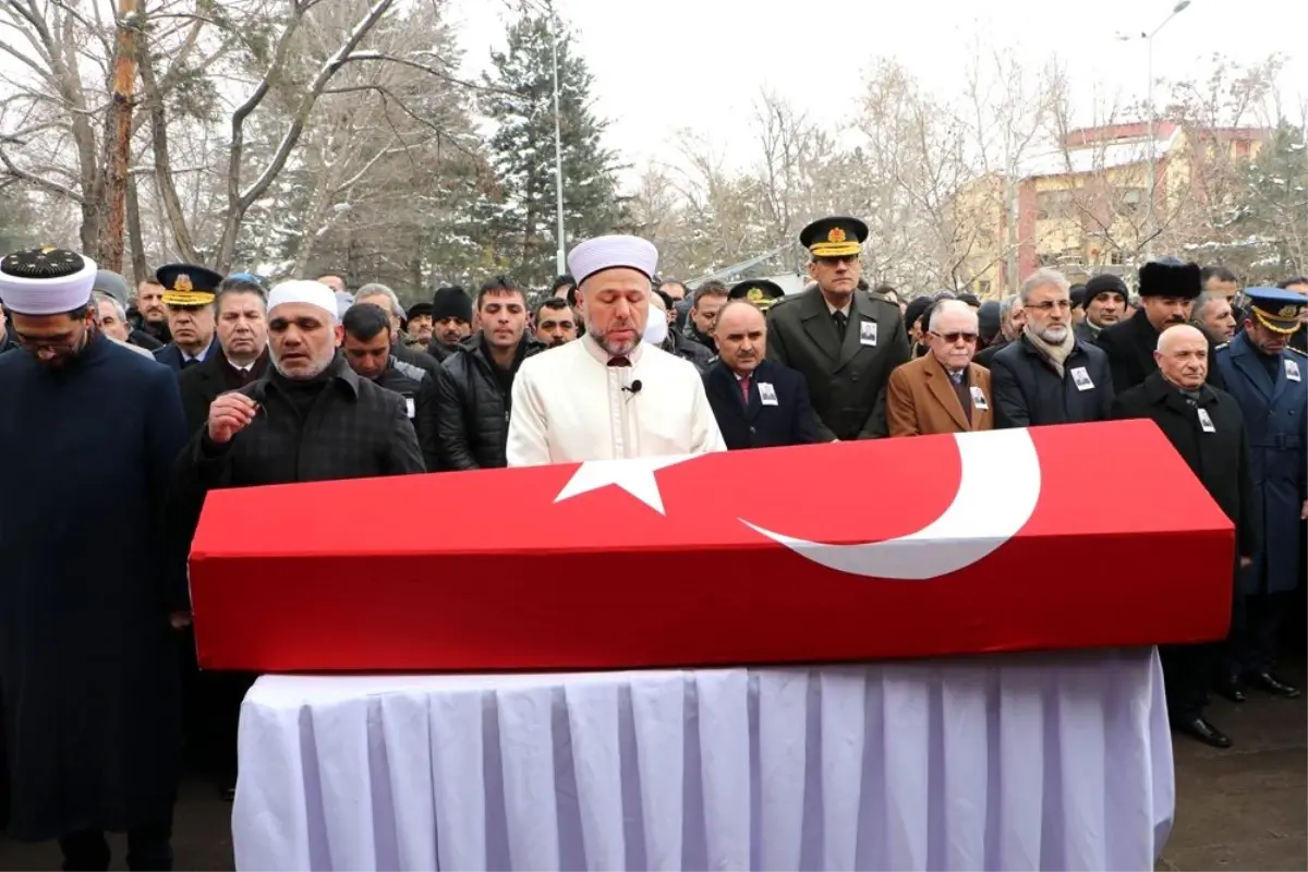 İdlib şehidine gözü yaşlı veda