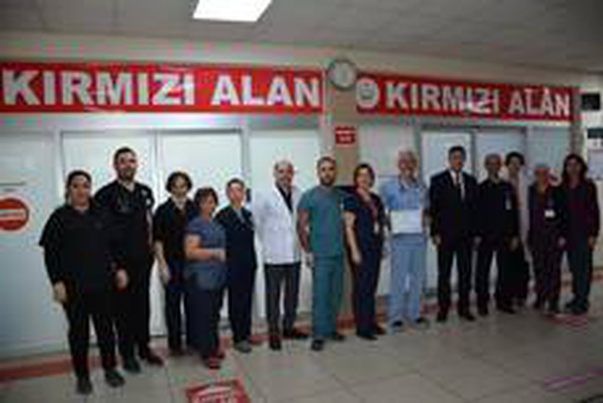 İl Sağlık Müdürü Açıkgöz\'den Atatürk Devlet Hastanesi Acil Servis Birimi\'ne teşekkür belgesi