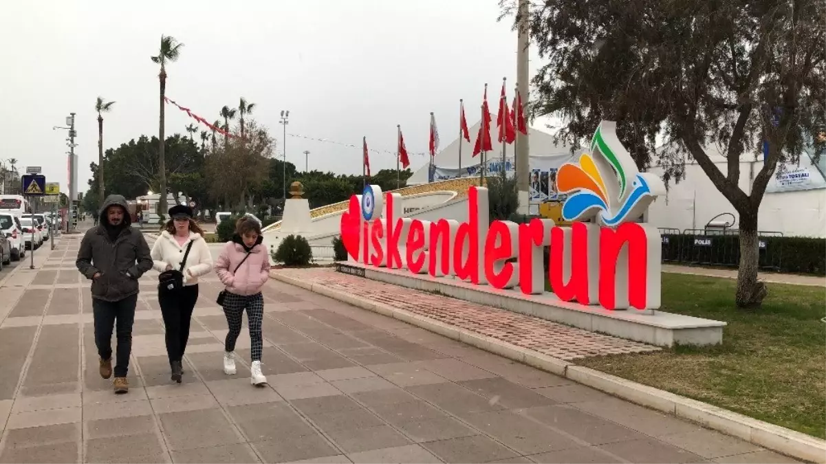 İskenderun\'a 19 yıl sonra kar yağdı