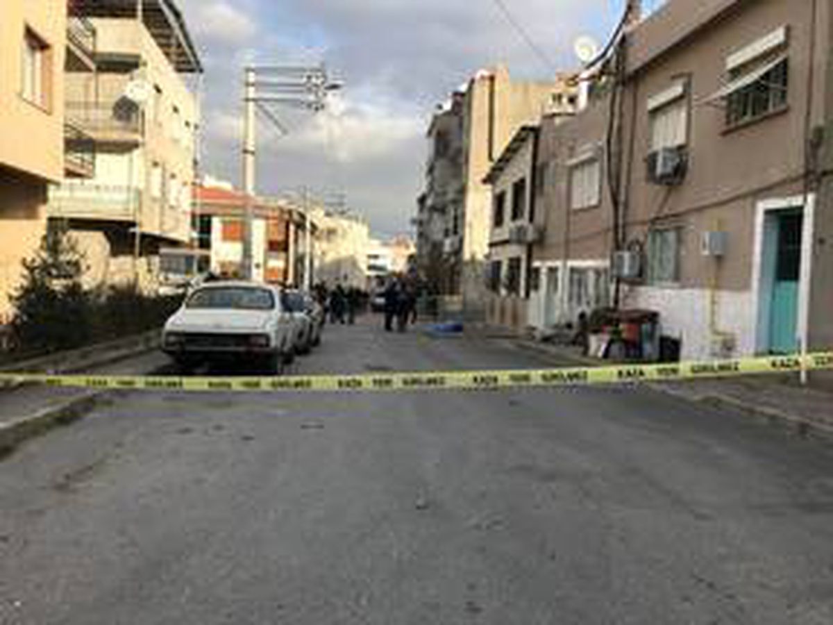 İzmir\'de işe gitmek için evden çıkan kişi bıçaklanarak öldürüldü
