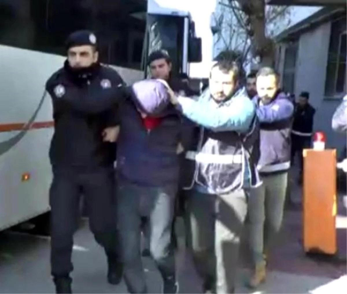 İzmir merkezli 16 ilde suç örgütü operasyonu: 15 tutuklama