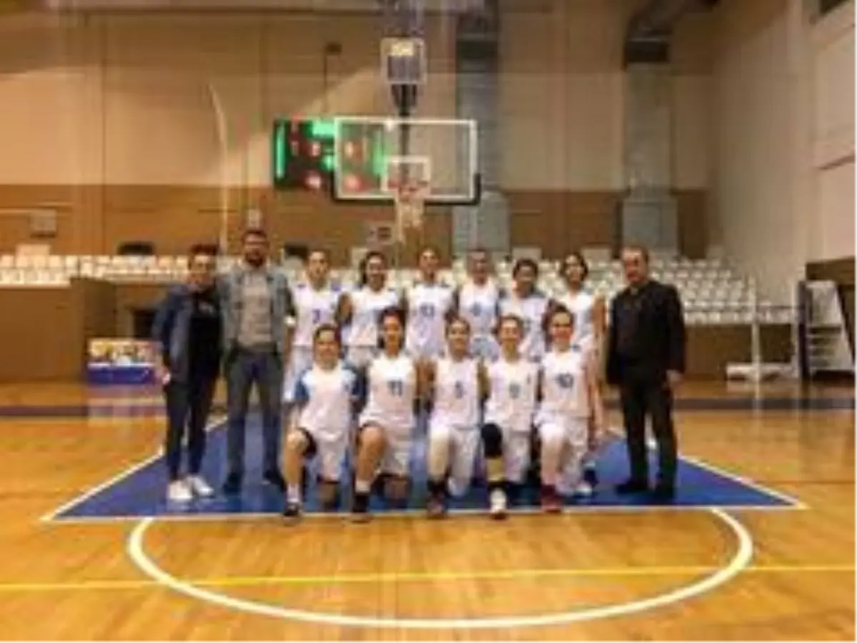 İzmit Belediyespor U-18\'de namağlup şampiyon