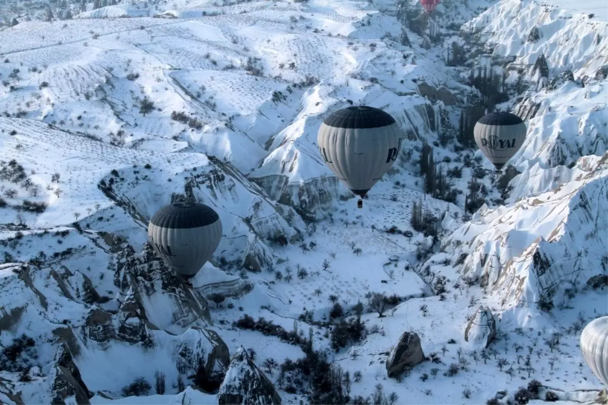 Kapadokya\'da balon turlarına kar engeli