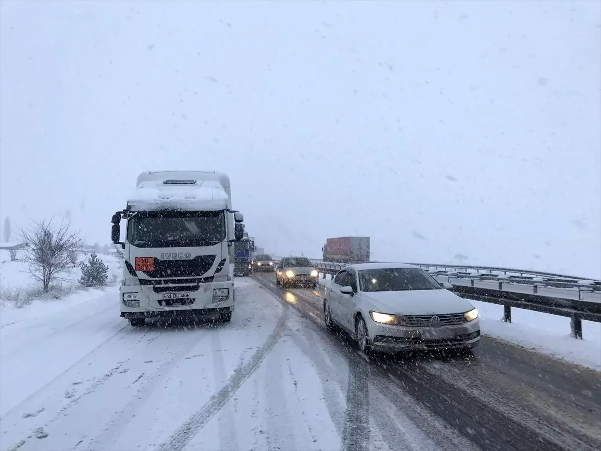 Karabük\'te kar yağışı etkili oluyor