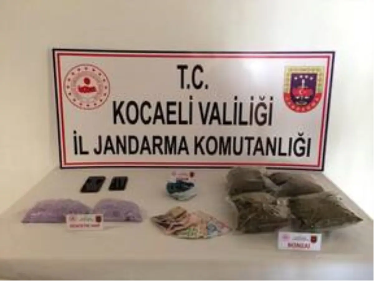 Kocaeli\'de şüpheli araçta uyuşturucu bulundu