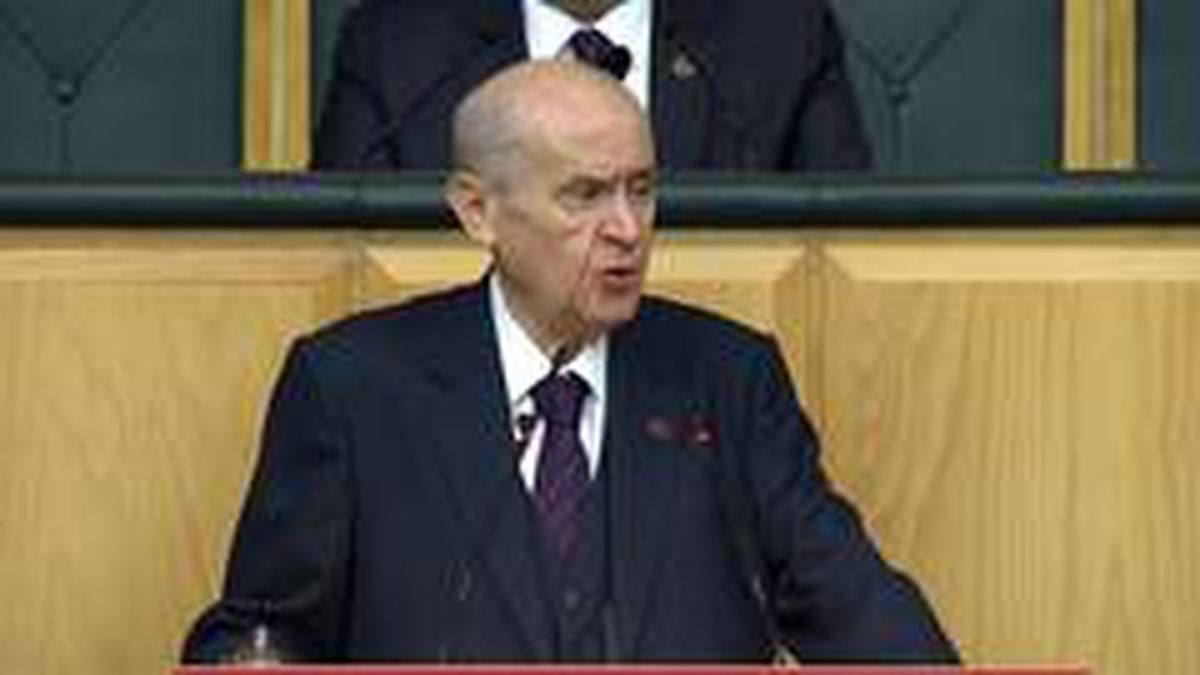 MHP lideri Bahçeli: "Boy aynasına baksa ayağı da görecek, boyunu da görecektir"
