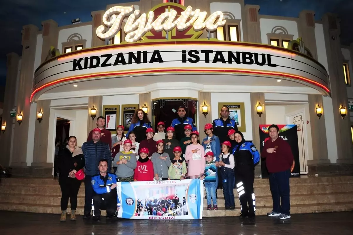 Roman çocuklar KidZania\'yı gezdi