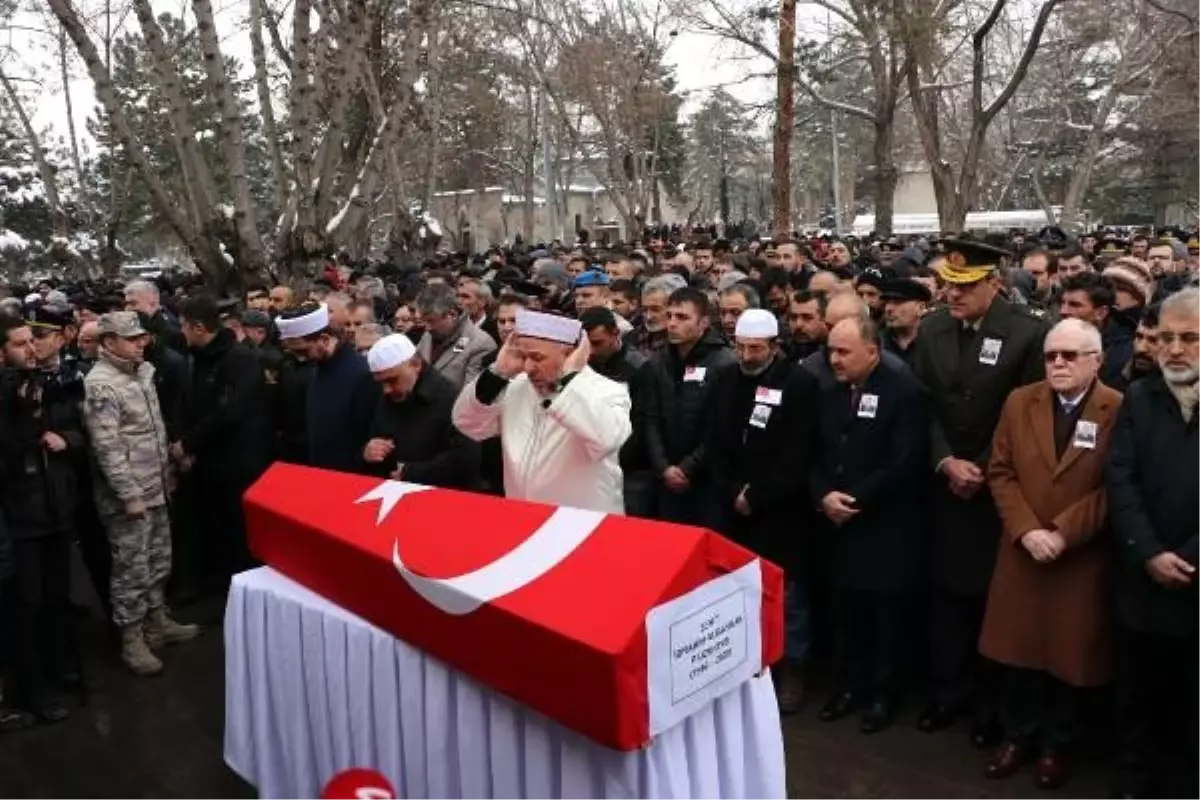 Şehit Uzman Onbaşı İbrahim Albayrak, son yolculuğuna uğurlandı