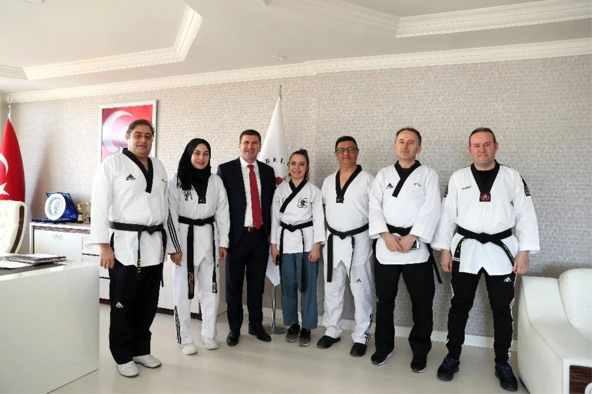 Taekwondoculardan Başkan Ercengiz\'e ziyaret