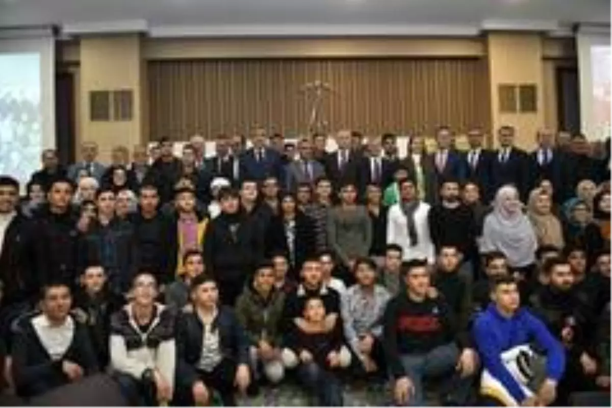 Umre\'den dönen öğrenciler ve aileleri Gaziantep protokolü ile bir araya geldi