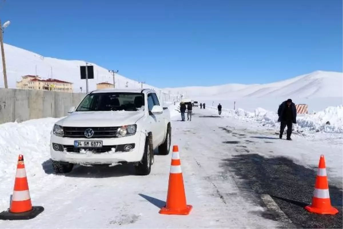 Van-Çatak karayolu, çığ nedeniyle kapalı tutuluyor