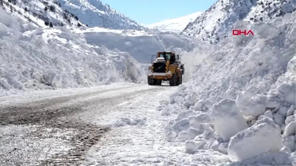 Van valisi bilmez, çığ bölgesinde incelemelerde bulundu