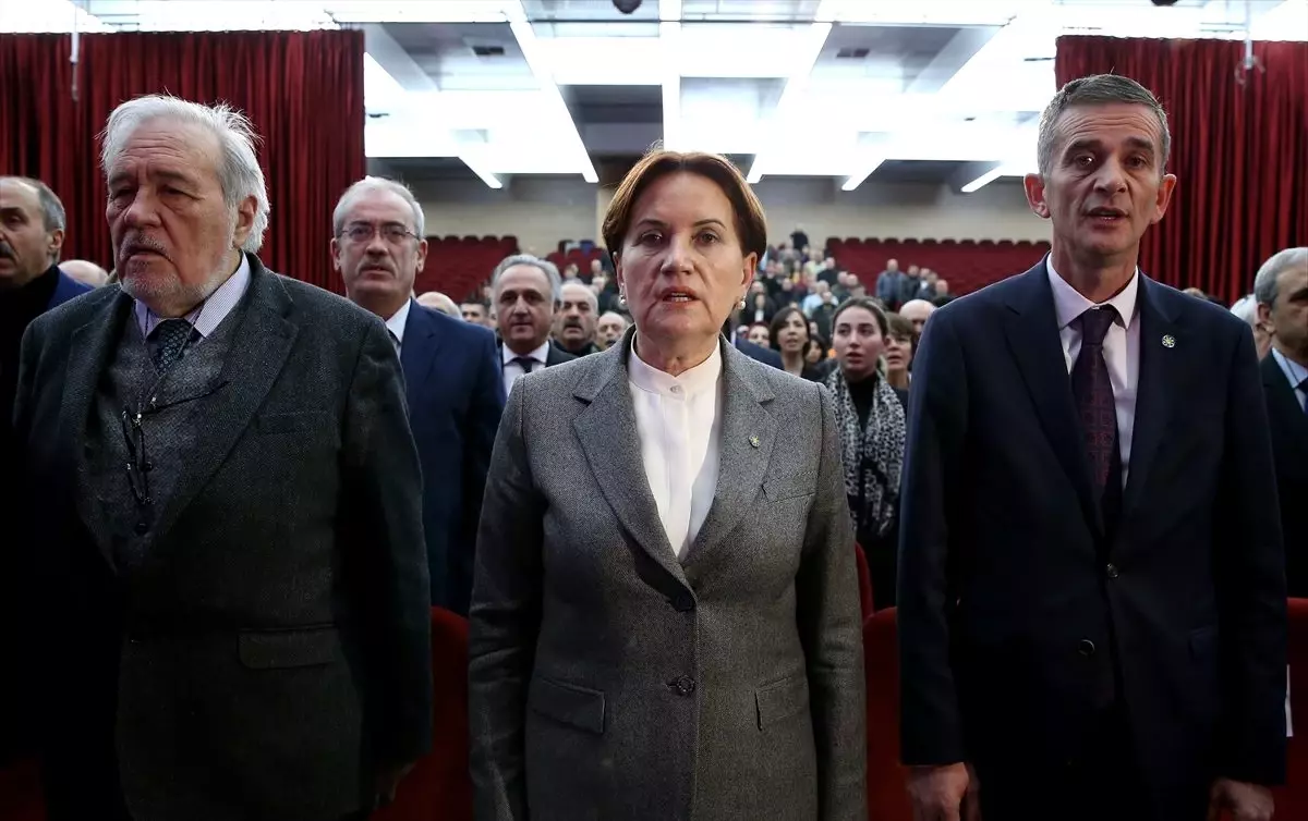 Akşener, "Tarih ve Gelecek" söyleşisine katıldı