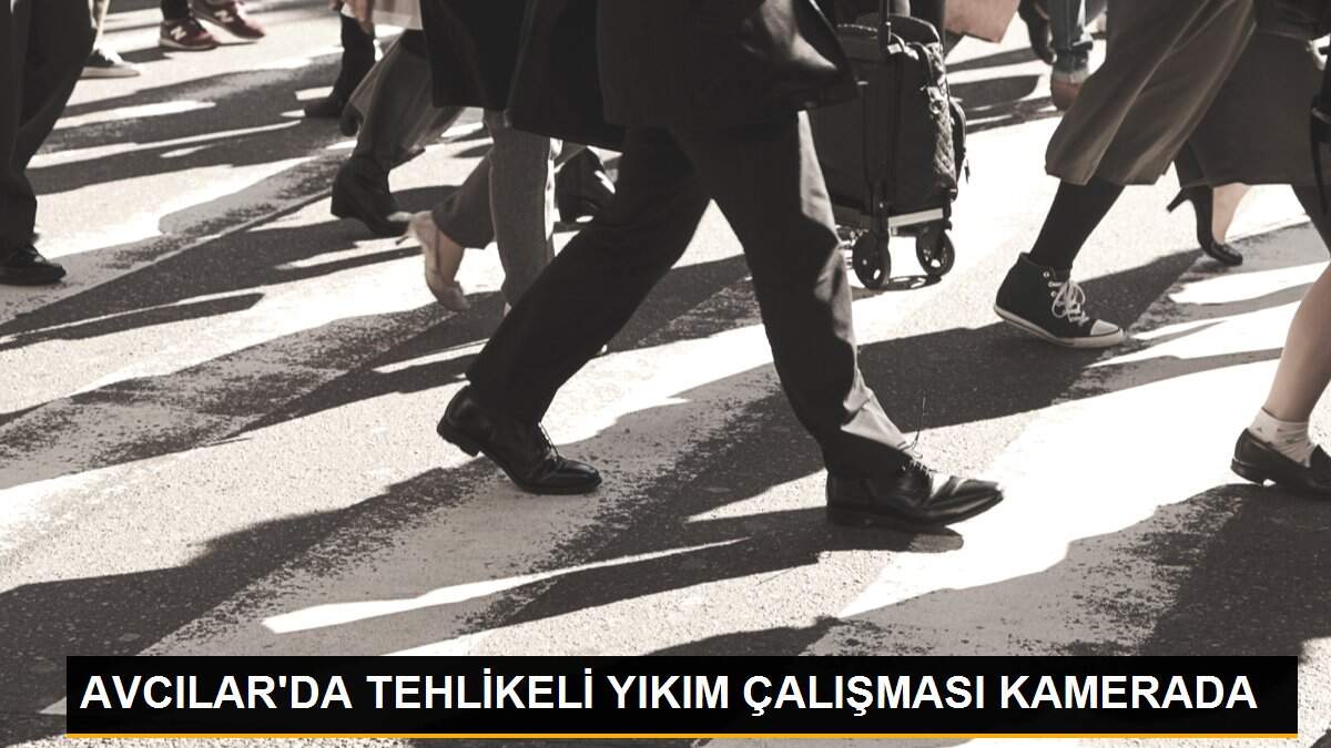 AVCILAR\'DA TEHLİKELİ YIKIM ÇALIŞMASI KAMERADA